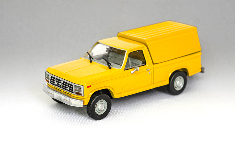 Fabricación y terminación — Ford F100 1:43